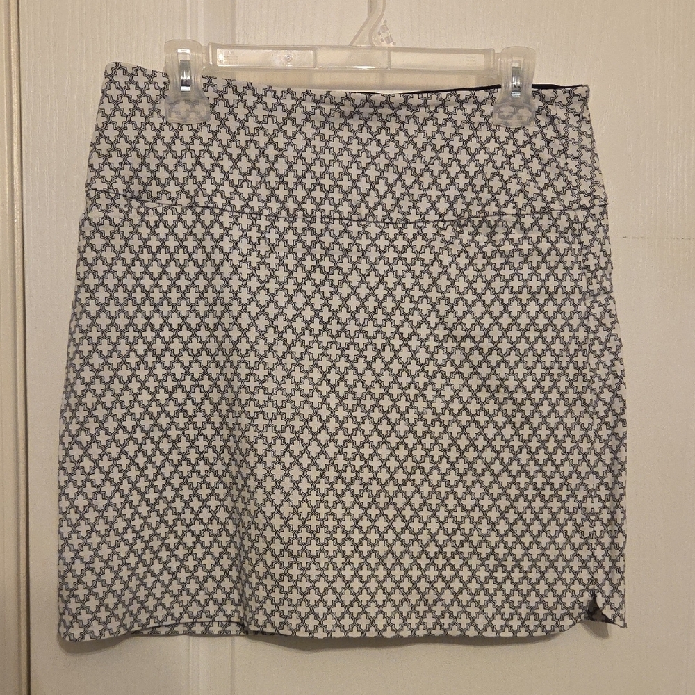 Stylish Black and White Patterned Skirt